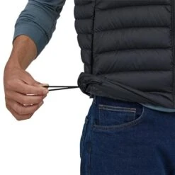 Patagonia Men's Down Sweater Vest With NetPlus - 84623 13 Patagonia Men's Down Sweater Vest With NetPlus - 84623 -Ski Supplies Store PAT 84623 blk model3