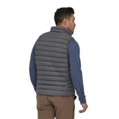 Patagonia Men's Down Sweater Vest With NetPlus - 84623 17 Patagonia Men's Down Sweater Vest With NetPlus - 84623 -Ski Supplies Store PAT 84623 forge grey model2