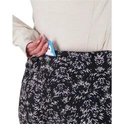 Obermeyer Printed Bond Pant - Women's -Ski Supplies Store fw22 1504421103 s05 moddet1